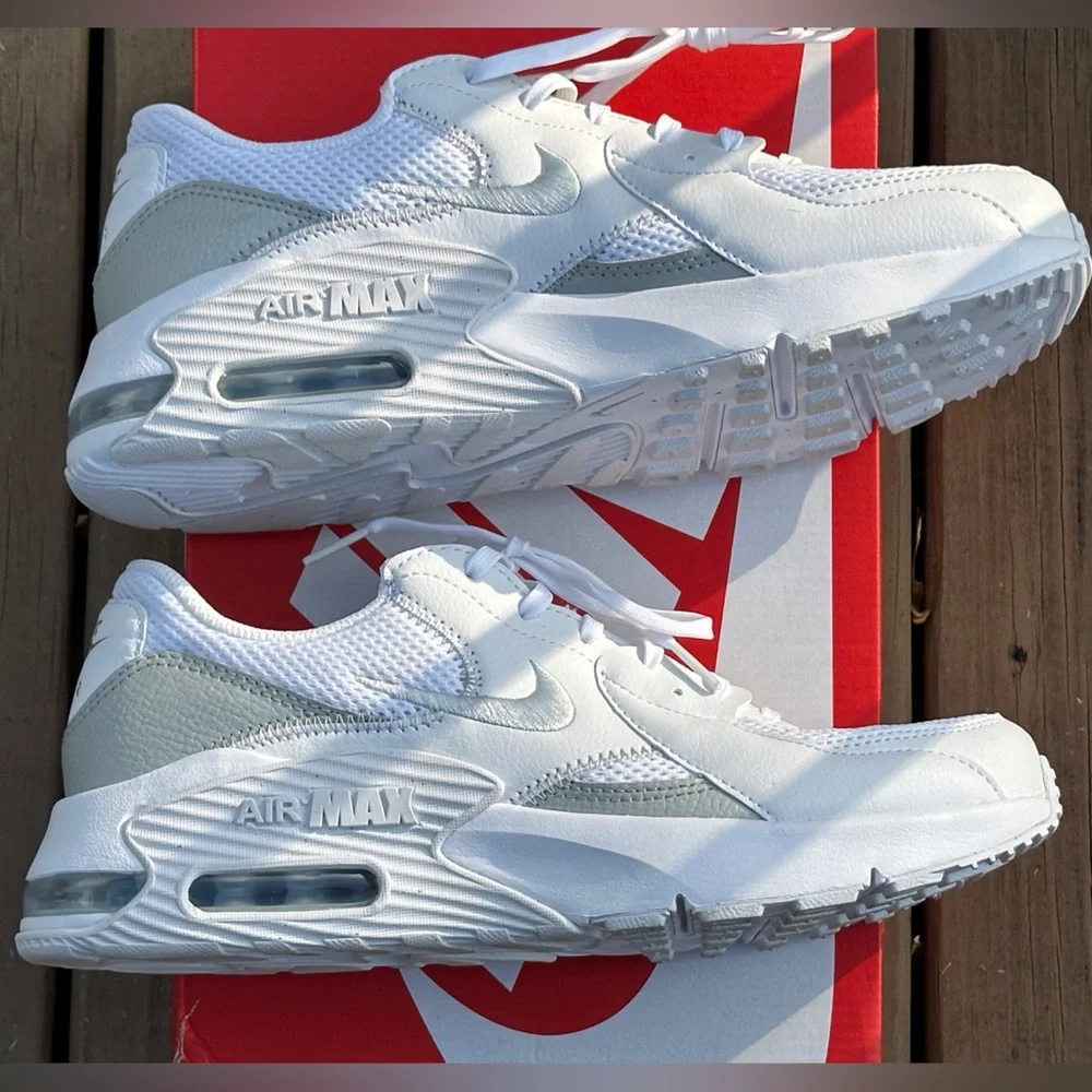Nike Air Max Excee Low Womens 11 Mens 9.5 All White Lifestyle Casual Sneaker NEW
